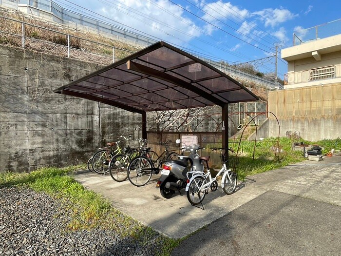 物件外観写真4　(駐輪場)