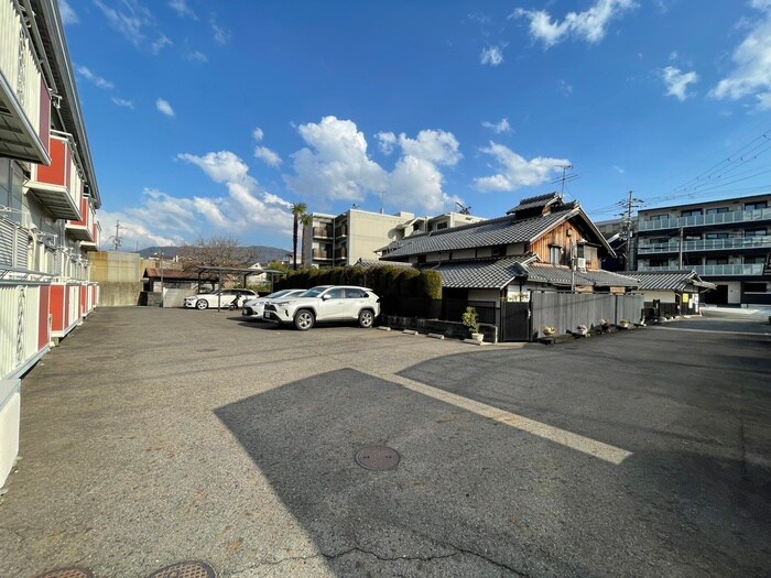 物件外観写真5　(駐車場)