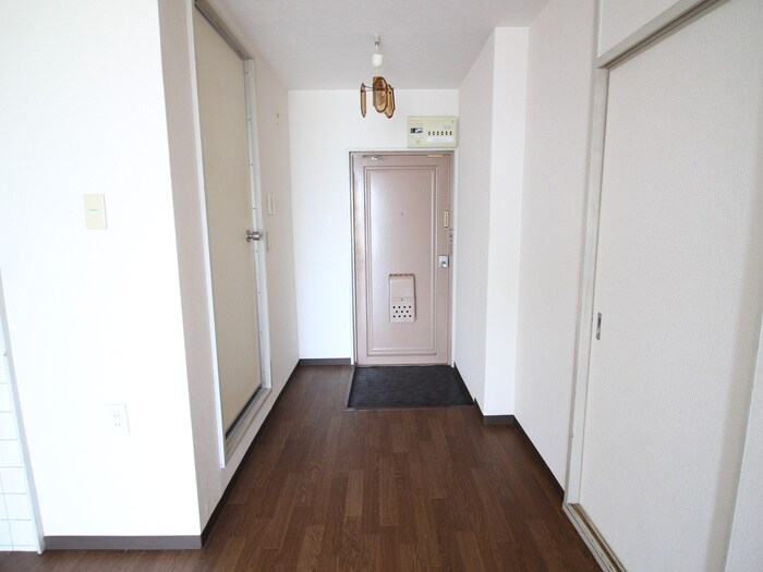 物件内観写真17　(玄関)