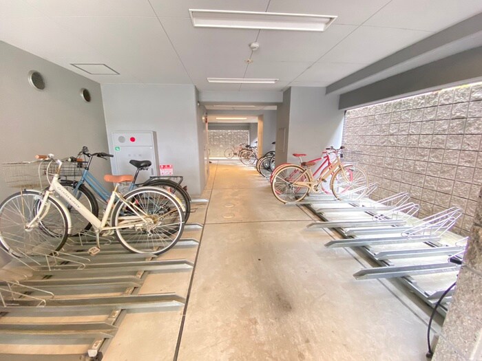 物件外観写真3　(駐輪場)