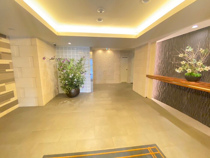 物件外観写真5　(エントランス部分)