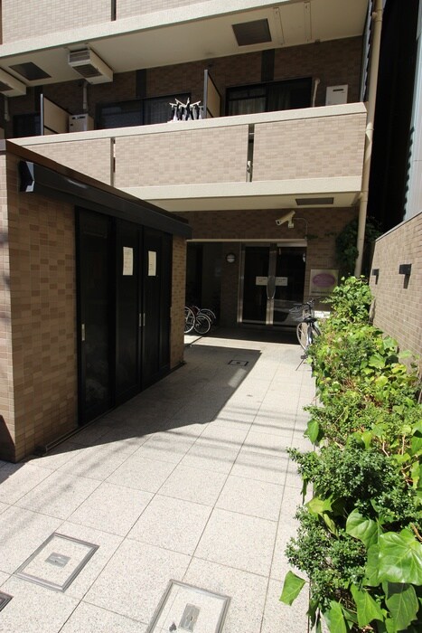 物件外観写真3　(エントランス部分)
