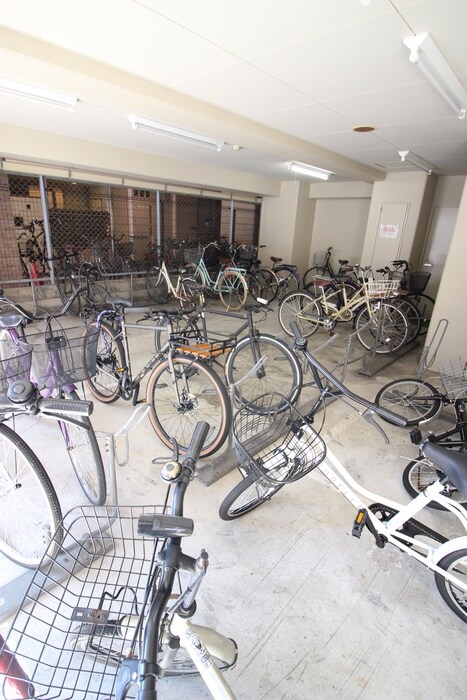物件外観写真4　(駐輪場)