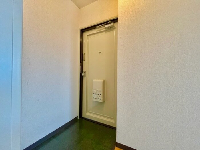 物件内観写真12　(玄関)