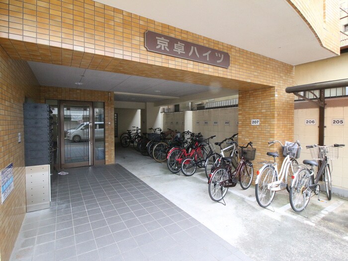 物件外観写真2　(エントランス部分)