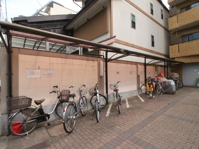 物件外観写真4　(駐輪場)