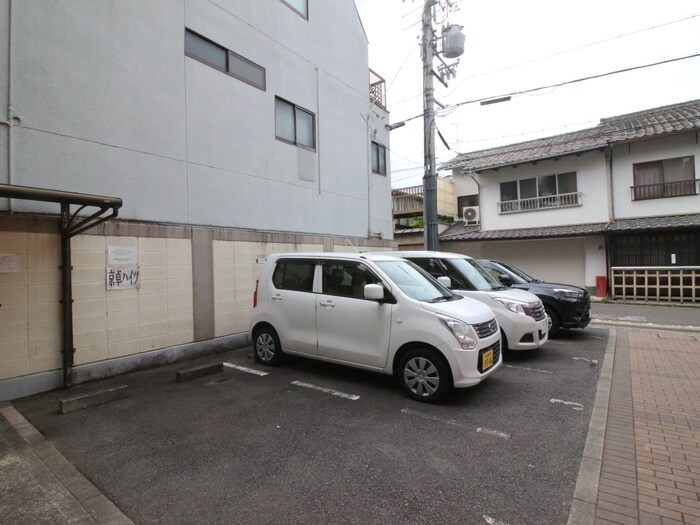 物件外観写真5　(駐車場)