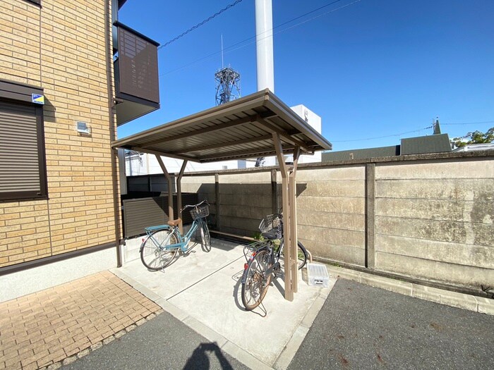 物件外観写真4　(駐輪場)