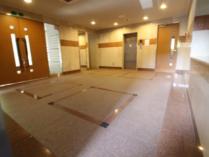 物件外観写真4　(エントランス部分)