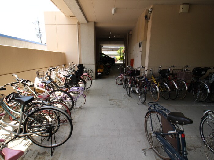 物件外観写真6　(駐輪場)