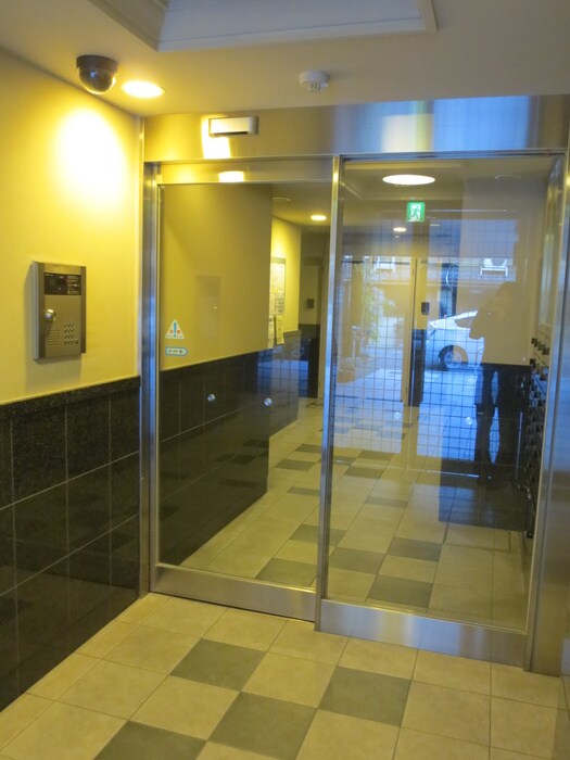 物件外観写真2　(エントランス部分)