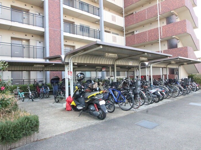 物件外観写真4　(駐輪場)