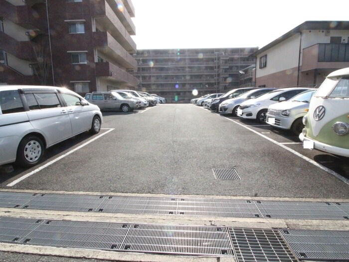 物件外観写真6　(駐車場)