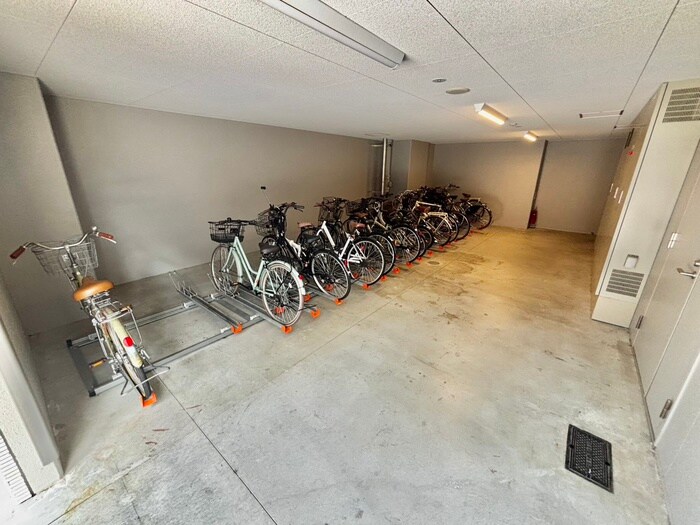 物件外観写真5　(駐輪場)