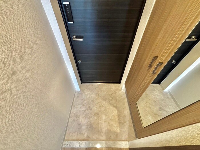 物件内観写真16　(玄関)