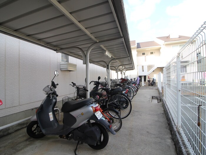 物件外観写真5　(駐輪場)