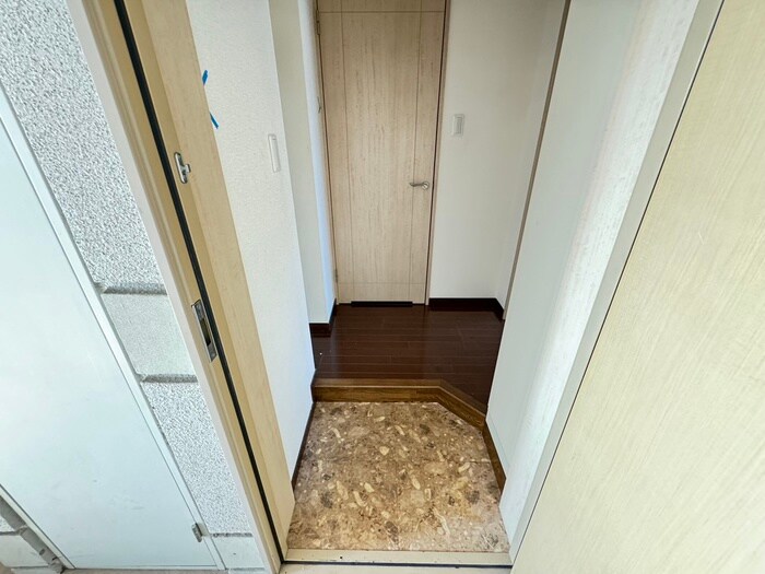 物件内観写真15　(玄関)