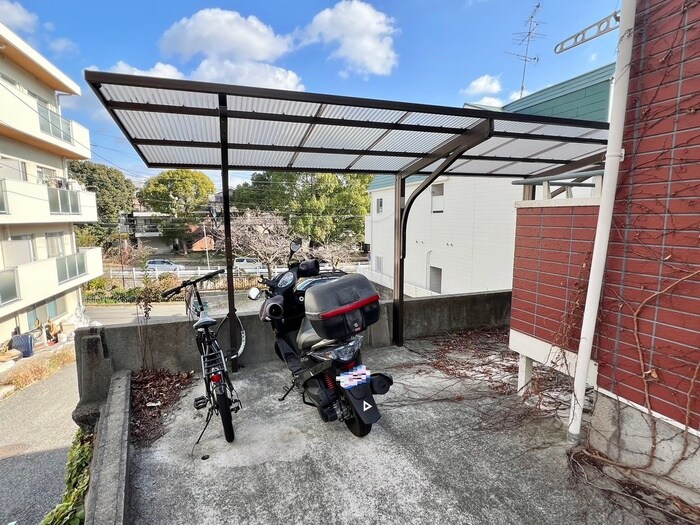 物件外観写真3　(駐輪場)