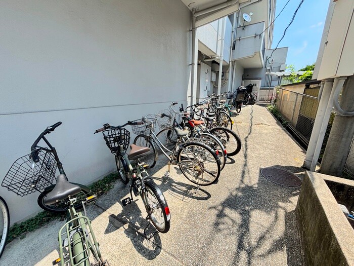物件外観写真3　(駐輪場)