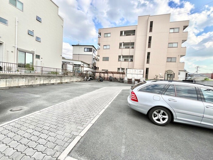 物件外観写真5　(駐車場)