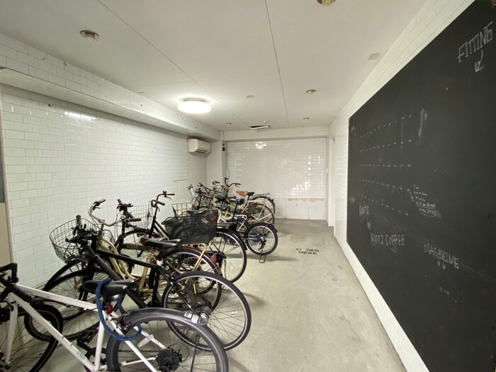 物件外観写真4　(駐輪場)