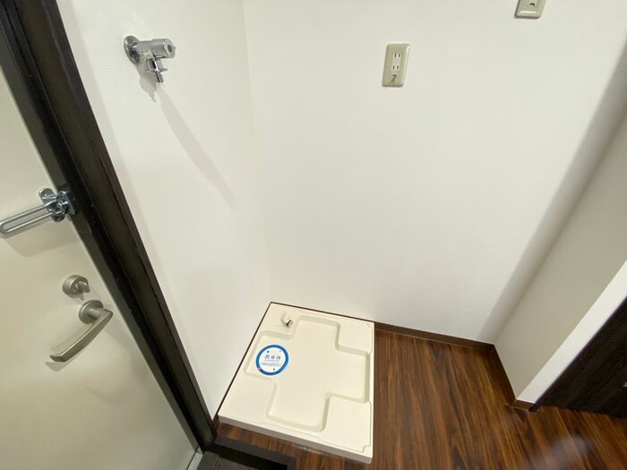 物件内観写真16　(洗濯機置場)