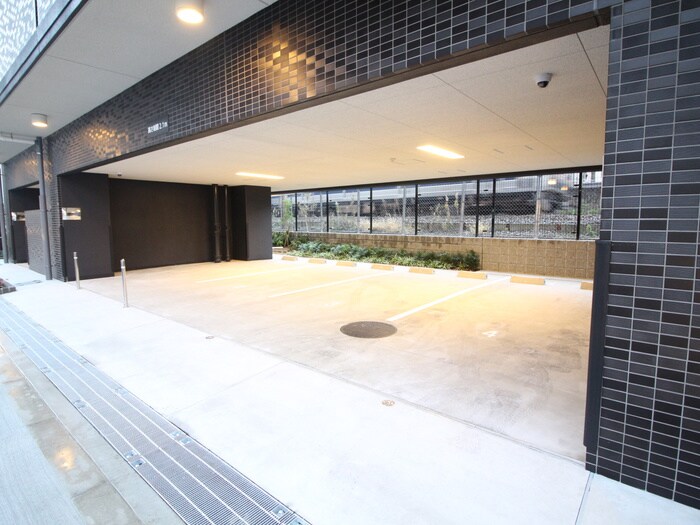 物件外観写真4　(駐車場)