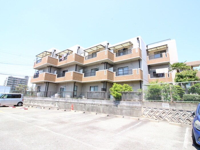 物件外観写真2　(駐車場)