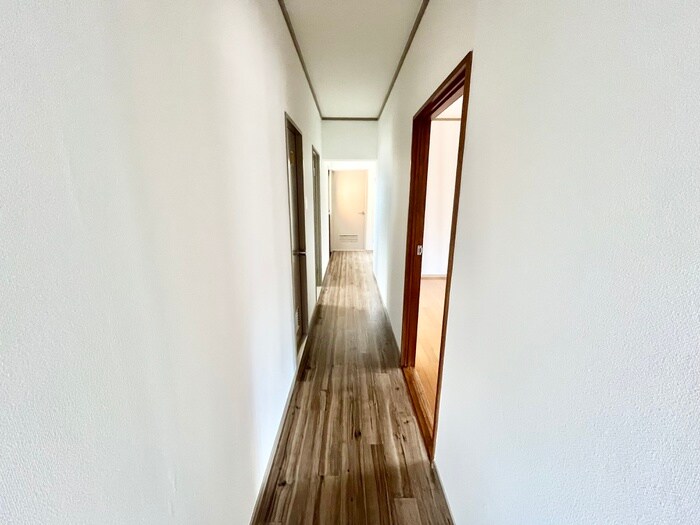 物件内観写真14　(廊下)
