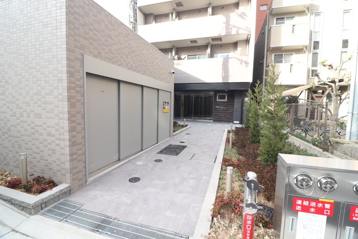 物件外観写真2　(エントランス部分)