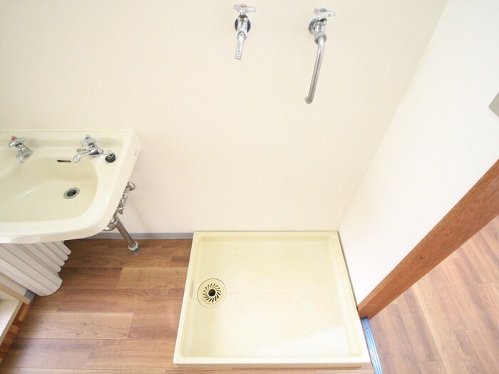 物件内観写真12　(洗濯機置場)