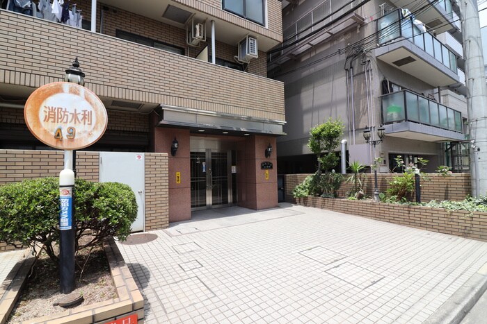 物件外観写真4　(エントランス部分)