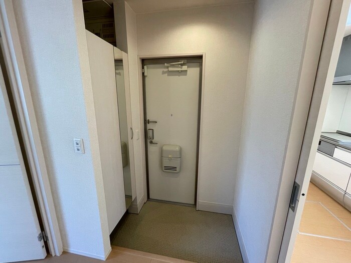 物件内観写真13　(玄関)