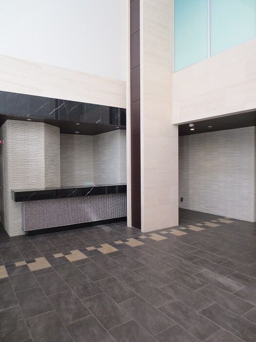 物件外観写真5　(エントランス部分)