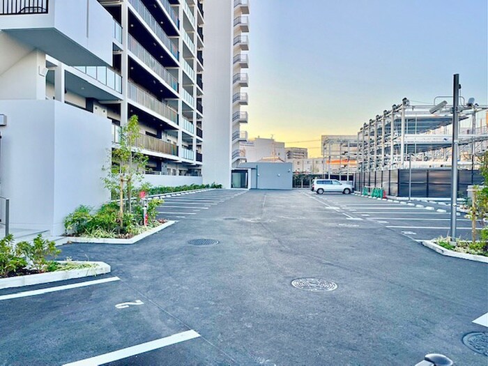 物件外観写真6　(駐車場)