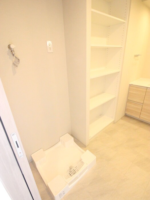 物件内観写真11　(洗濯機置場)