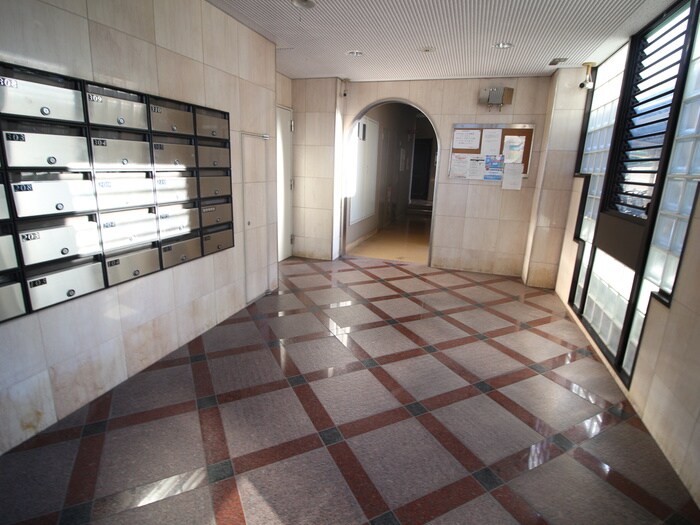 物件外観写真4　(エントランス部分)