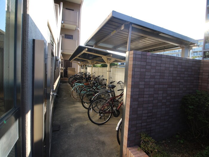 物件外観写真5　(駐輪場)