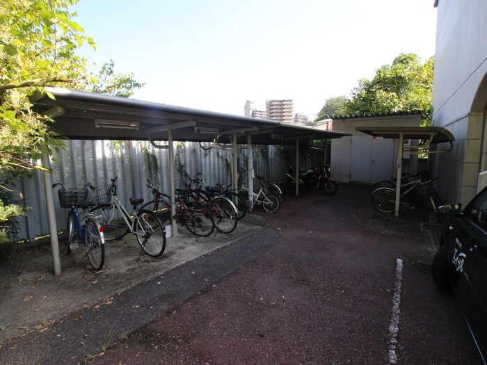 物件外観写真5　(駐輪場)