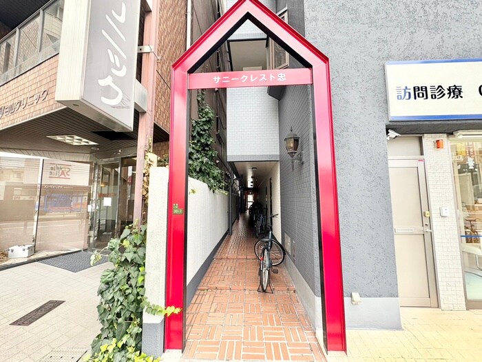 物件外観写真3　(エントランス部分)