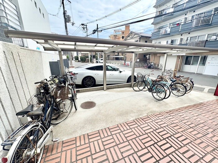 物件外観写真5　(駐輪場)