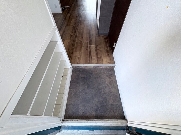 物件内観写真16　(玄関)