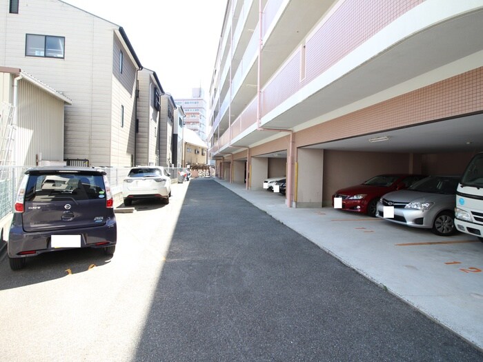 物件外観写真4　(駐車場)