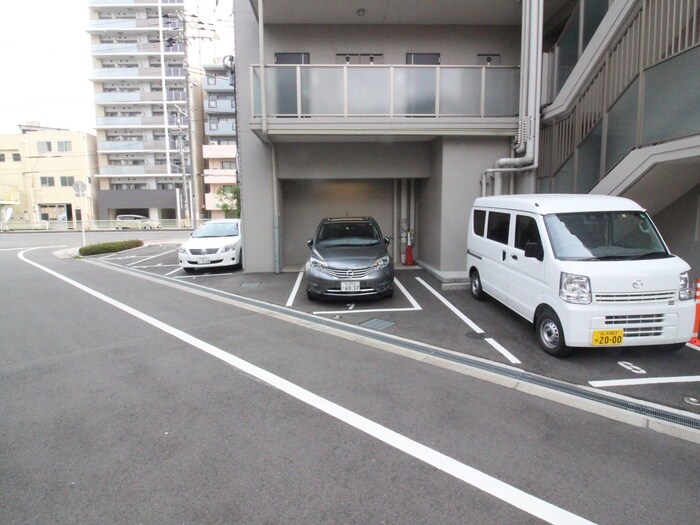 物件外観写真5　(駐車場)