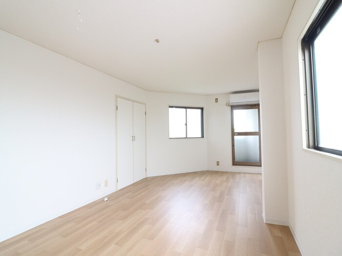 物件内観写真4　(居室)