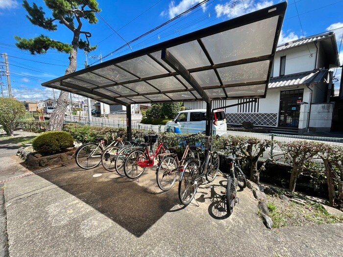 物件外観写真2　(駐輪場)