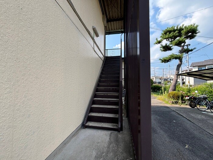 物件外観写真4　(エントランス部分)