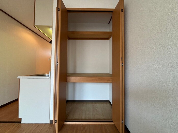 物件内観写真12　(収納)
