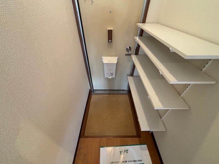 物件内観写真16　(玄関)
