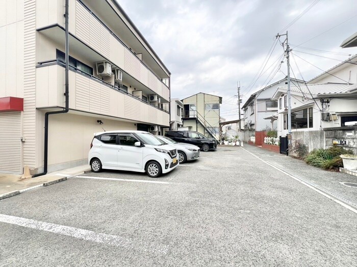 物件外観写真5　(駐車場)